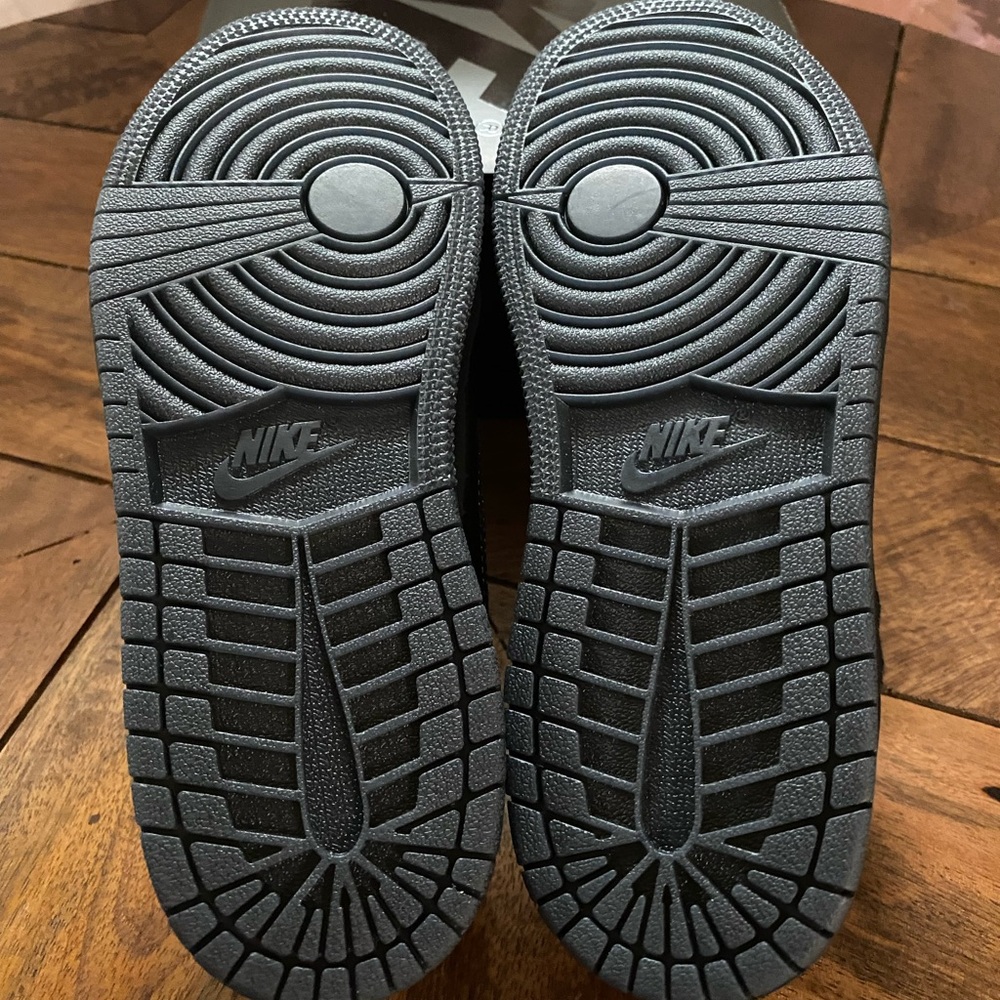 Travis Scott black phantom size 3y